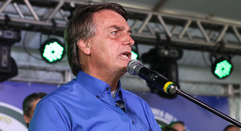  Bolsonaro provoca STF e TSE e diz que ‘nunca vai ser preso’