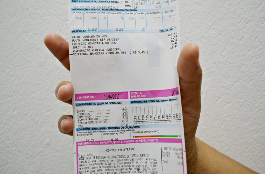  Aneel afirma que conta de luz pode cair 12% se houver teto para ICMS