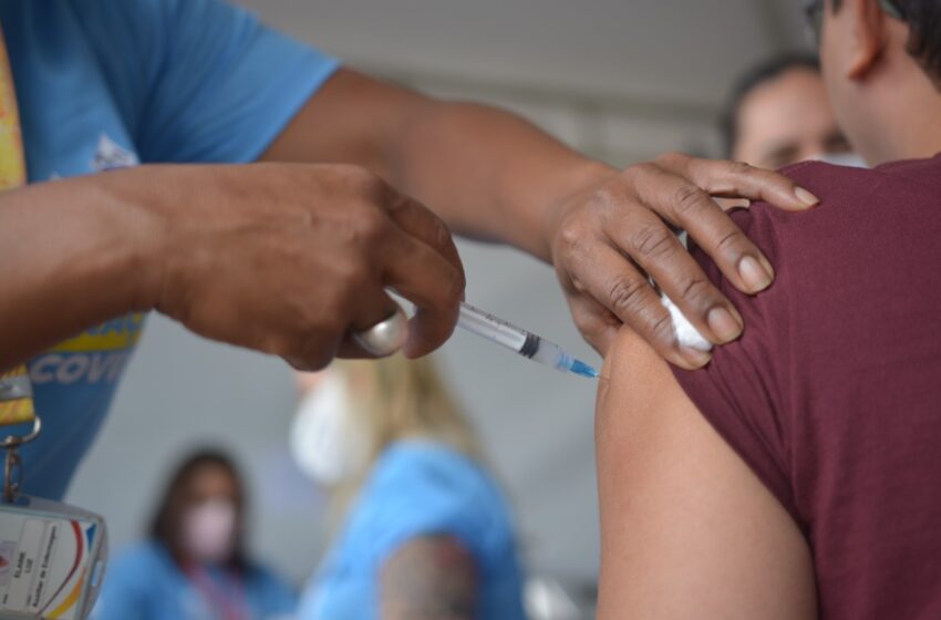  Brasil chega a 77,43% da população com vacinação completa contra a covid-19