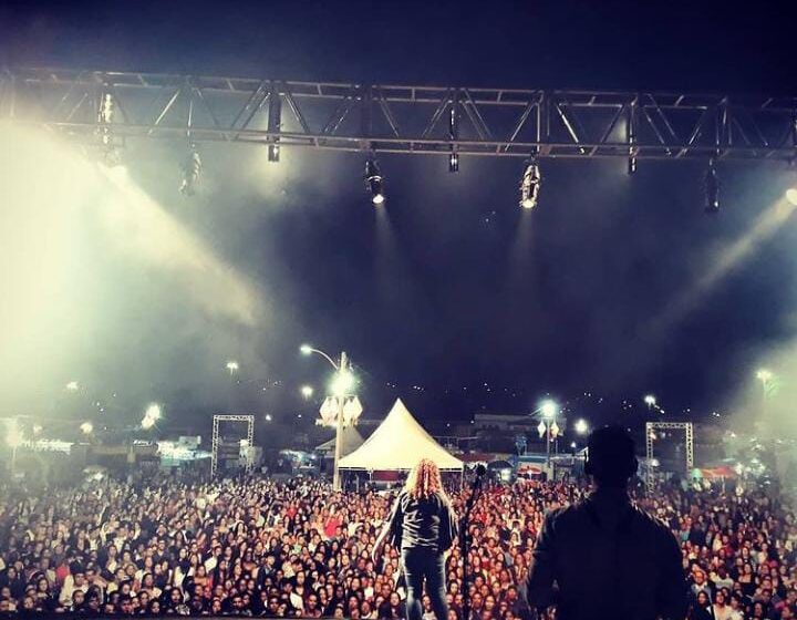  Arraiá da verba pública com contratações milionárias