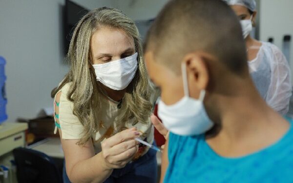  Ceará inicia hoje (18), vacina crianças de 3 a 5 anos contra Covid