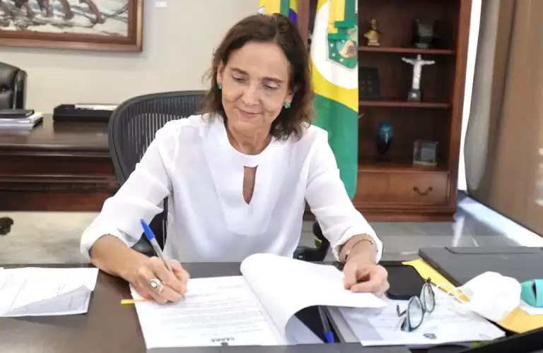  Izolda Cela encaminha à Assembleia Legislativa projeto de lei que reduz o ICMS do etanol no Ceará