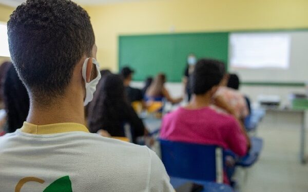  Mais de 11 mil alunos abandonaram a escola no Ceará