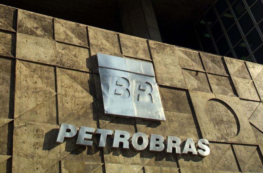  Petrobras reduz preço da gasolina de aviação em 15,7%.