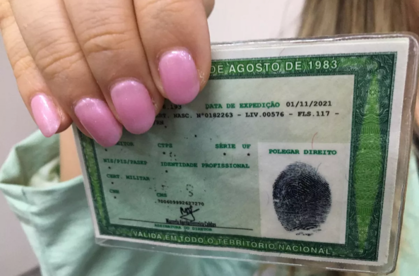  1ª cearense realiza alteração de nome após mudança na lei.