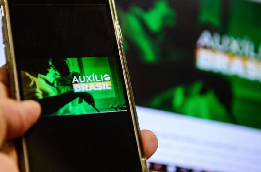  Última parcela de agosto do Auxílio Brasil é paga nesta segunda-feira (22).