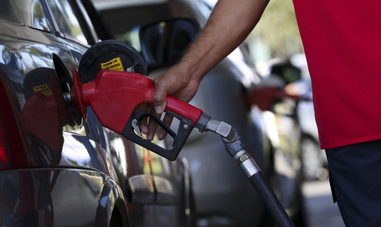  Preço médio da gasolina no Ceará chega a R$ 6,01