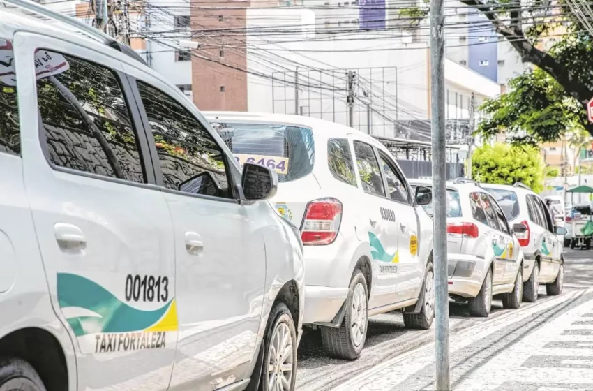  Auxílio para taxistas: mais de 245 mil motoristas começam a receber o benefício nesta terça-feira.