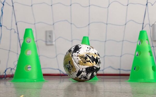  Juazeiro do Norte realiza entrega de materiais esportivos às escolas municipais.