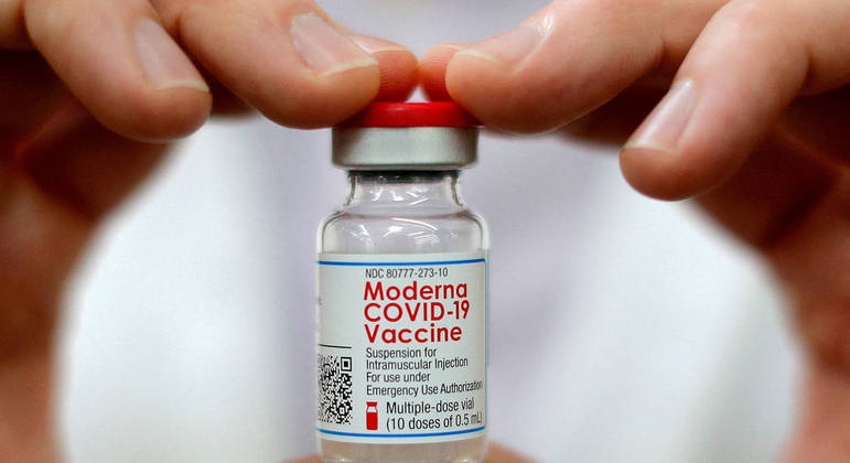  Reino Unido aprova primeira vacina específica contra a Ômicron.