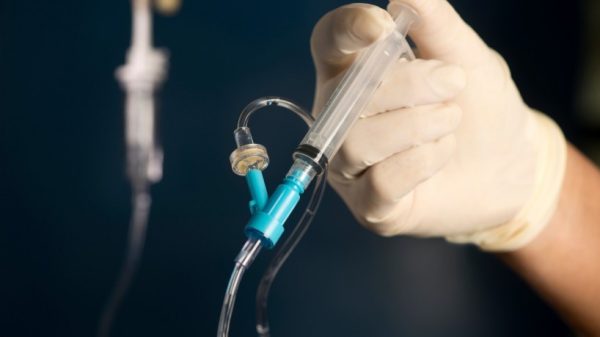  Lotes de medicamento são recolhidos após suspeitas de reações.