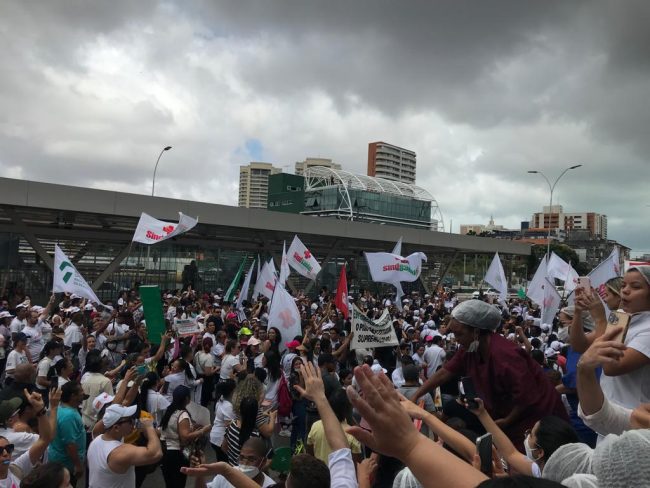  Profissionais da Enfermagem no Ceará protestam suspensão do piso salarial.