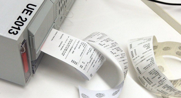  Defesa indica militares para fotografar boletim de 480 urnas.