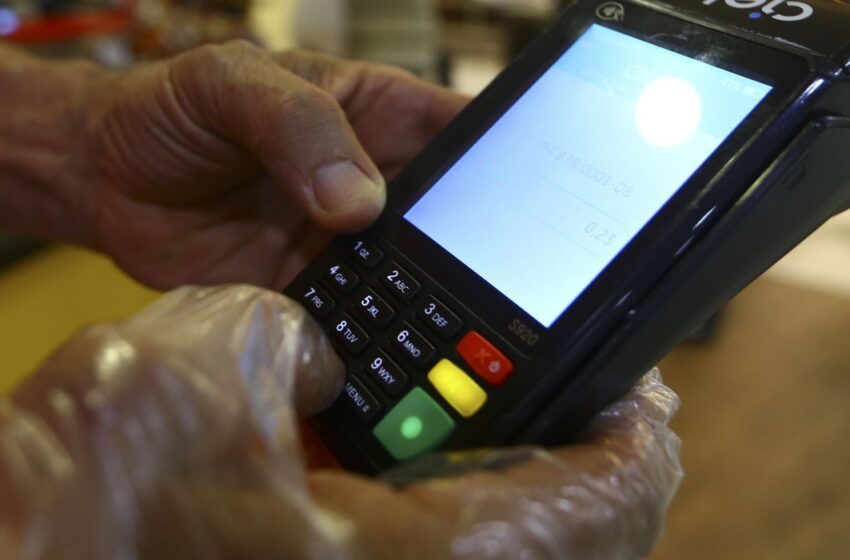  BC estabelece limite de cobrança de taxas nas máquinas de cartão.