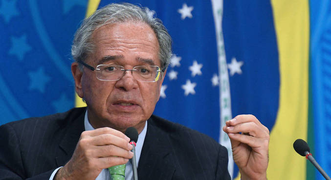  Guedes defende corte de tributo para bancar piso da enfermagem.