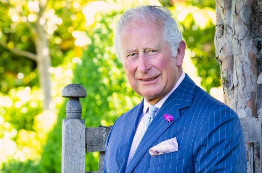  Charles III promete servir aos britânicos por toda a vida, como Elizabeth II.