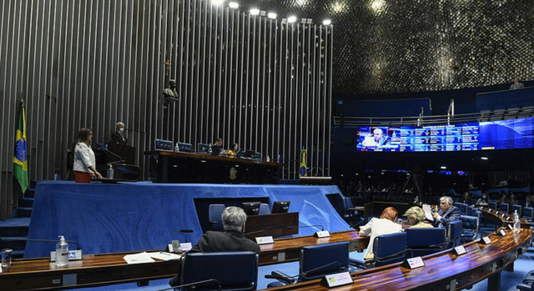  Senado flexibiliza jornada de trabalho para quem tem filho de até 6 anos.