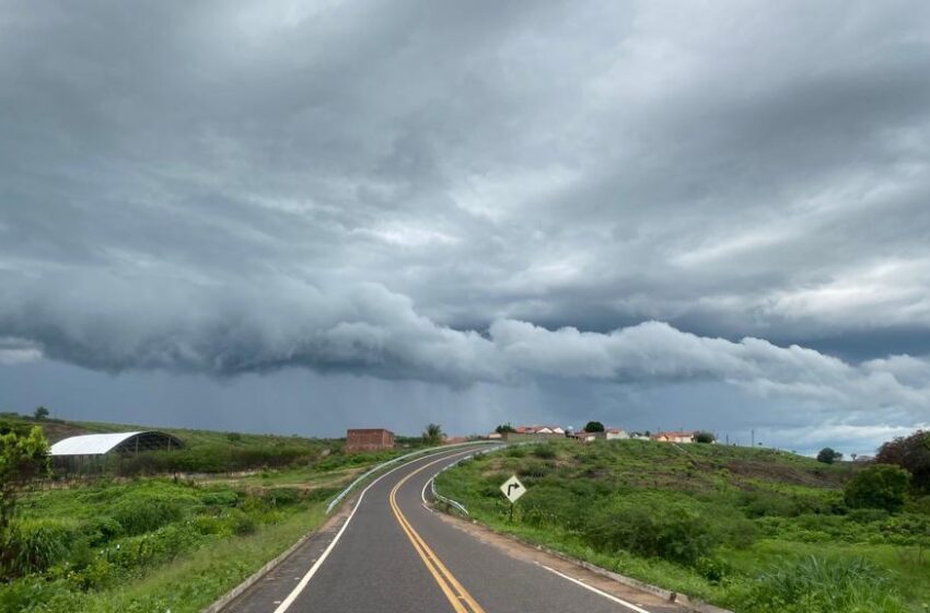  Cidade cearense mais quente da história registra maior volume de chuva em outubro.