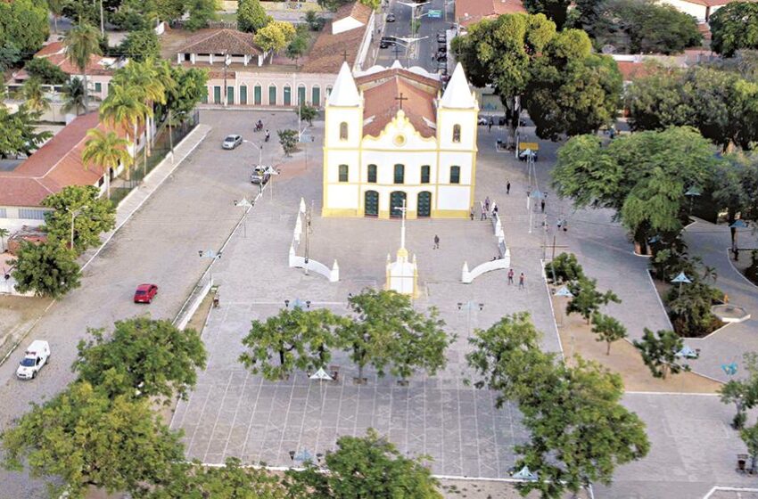  Prefeito de Aquiraz é investigado por desvio de merenda escolar.