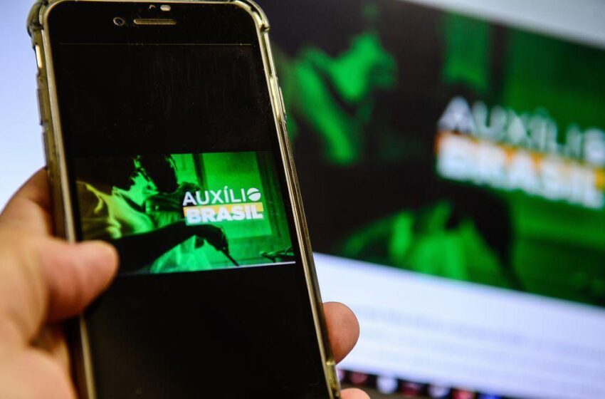  Prazo para atualizar dados no CadÚnico e evitar bloqueio do Auxílio Brasil vai até sexta-feira.