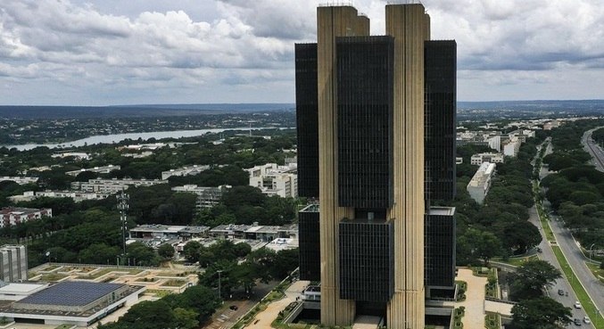  Economia brasileira avança quase 3% em 2022, afirma prévia do BC.