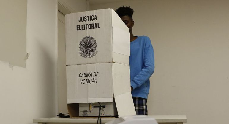  Candidaturas com pendências judiciais receberam 3,8 milhões de votos no primeiro turno.