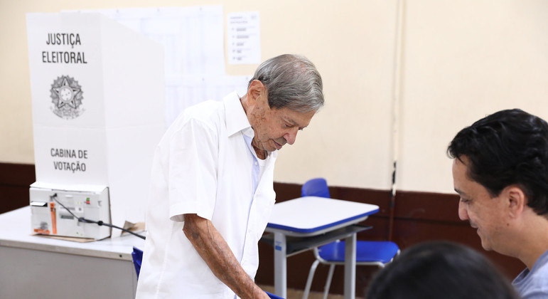  Votos brancos e nulos no primeiro turno chegam a 5,4 milhões, diz TSE.