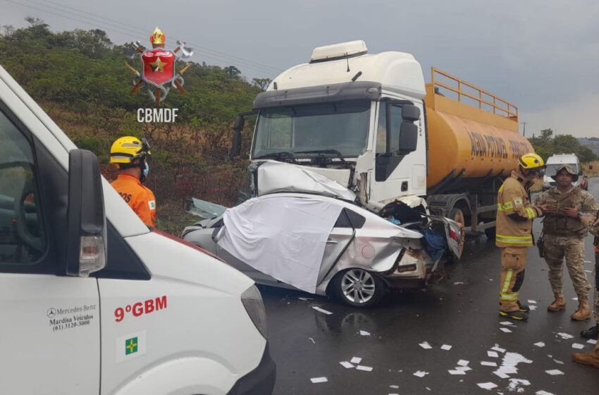  Mulher morre em acidente com caminhão-tanque na DF-290.