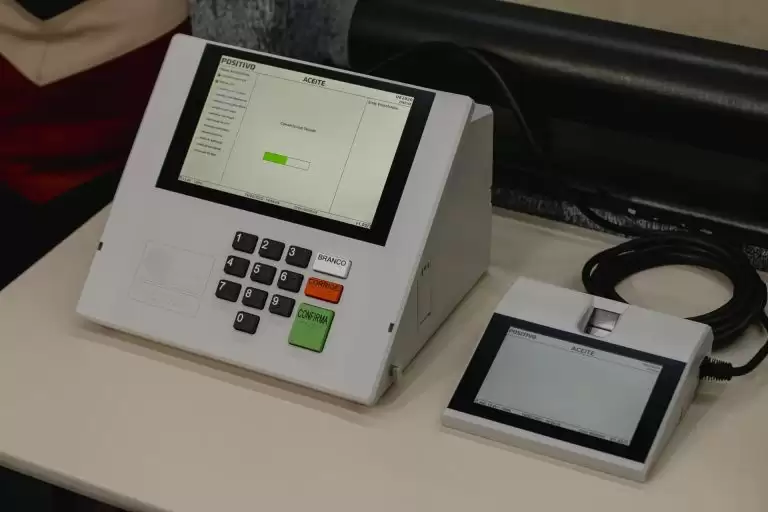  Eleitores que não compareceram no segundo turno, devem justificar ausência até 9 de janeiro.