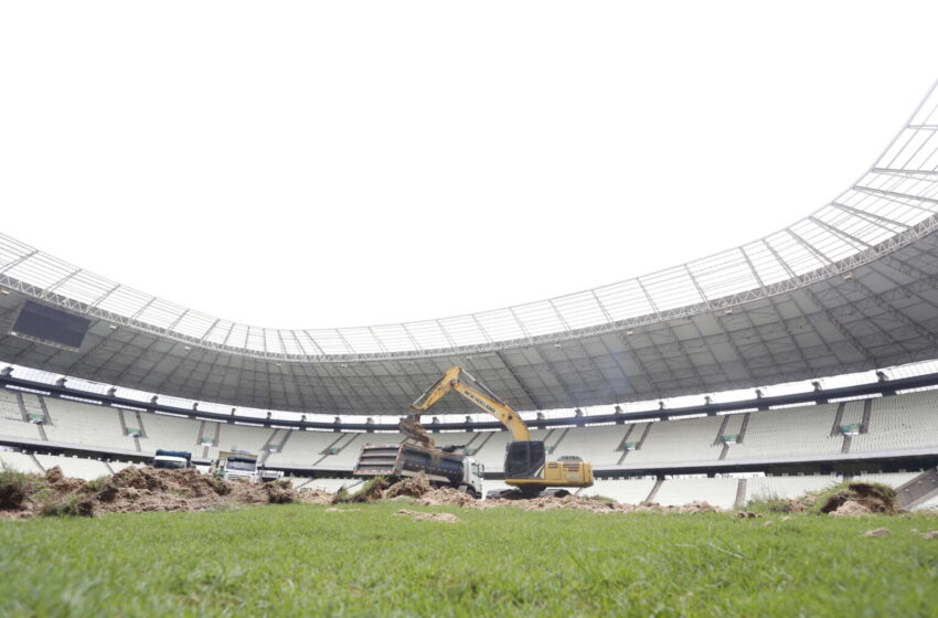  Governo do Ceará inicia troca do gramado na Arena Castelão.