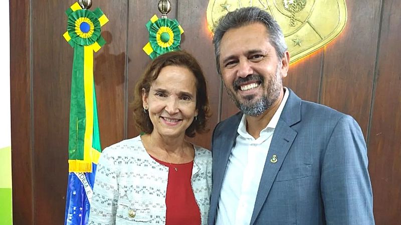  Izolda e Elmano se reúnem para iniciar a transição de governo.