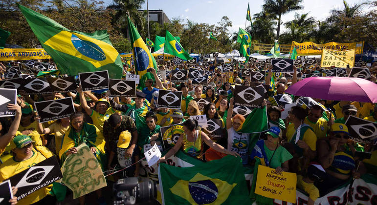  cidades brasileiras têm protestos contra eleição de Lula, manifestações ocorrem em áreas de quartéis.