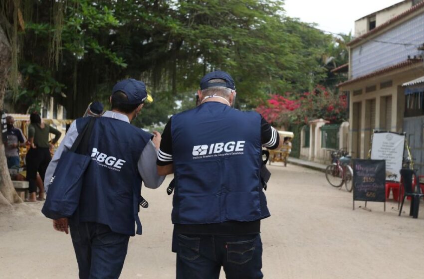  Recenseadores do IBGE enfrentam dificuldades em coleta de dados.