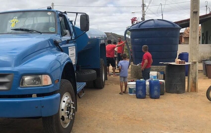  Falta de carros-pipa prejudica 25 mil cearenses em 5 cidades.