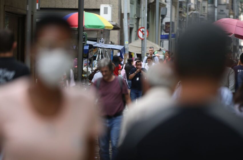  Covid-19: Brasil registra 8 mortes e 4,3 mil casos em 24 horas.