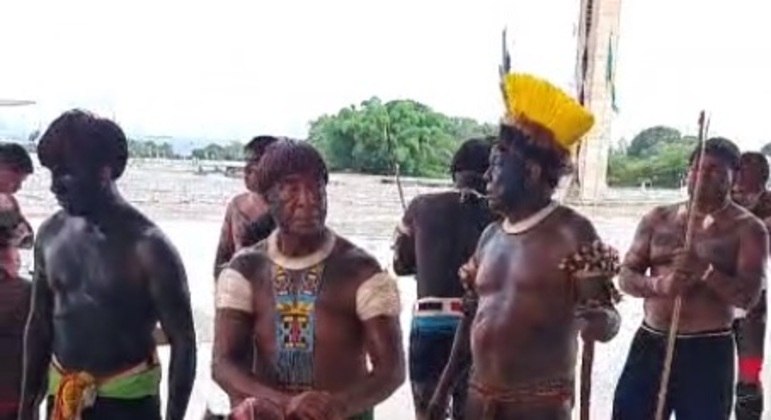  Manifestantes com faca, rádios comunicadores e estilingues são detidos próximo ao STF.