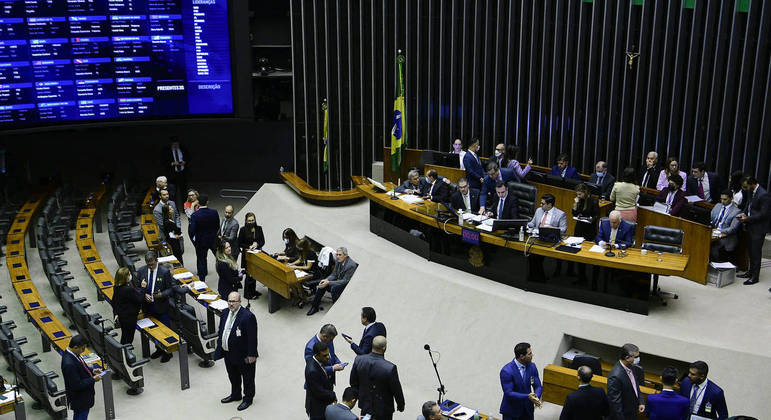  Congresso aprova orçamento de 2023 com Bolsa Família de R$ 600.