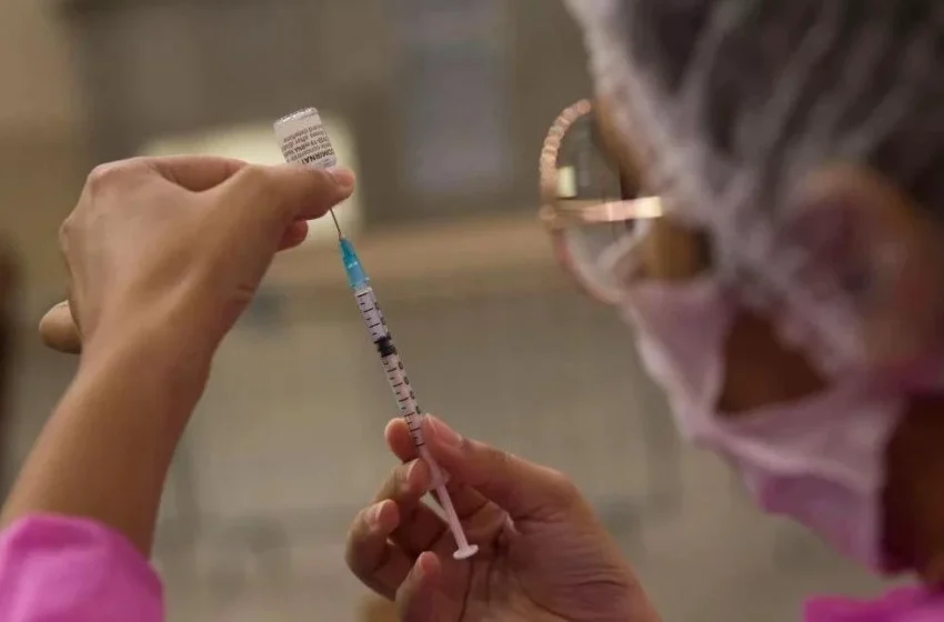  Aplicação de 2ª dose contra Covid em crianças de 6 meses a 2 anos começou hoje (19) em Fortaleza