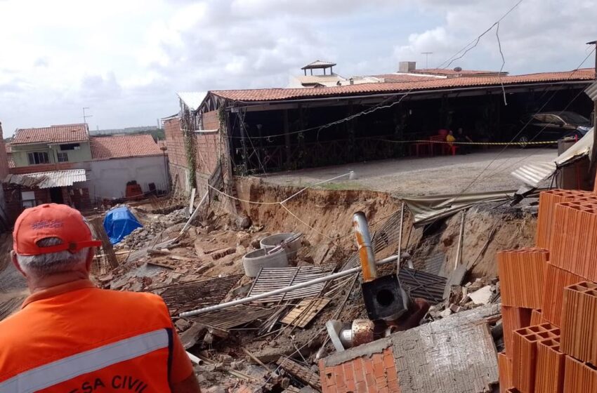  Trabalhador morre após muro de restaurante desabar em Fortaleza.