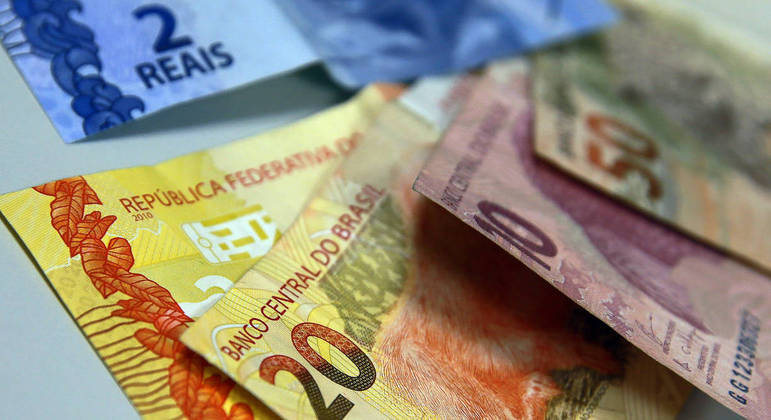  Haddad não assegura salário mínimo de R$ 1.320 para 2023.