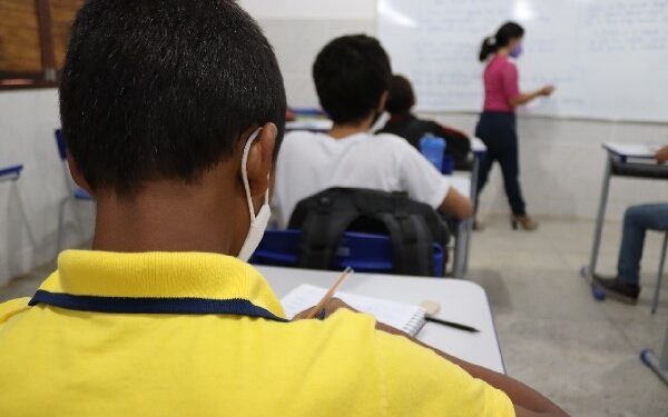  Missão Velha é um dos primeiros municípios do Cariri a aderir ao reajuste nacional do piso salarial dos profissionais da educação.