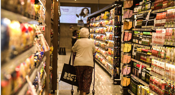  Em meio a discussões, salário mínimo de R$ 1.302 começa o ano valendo uma cesta básica e meia.