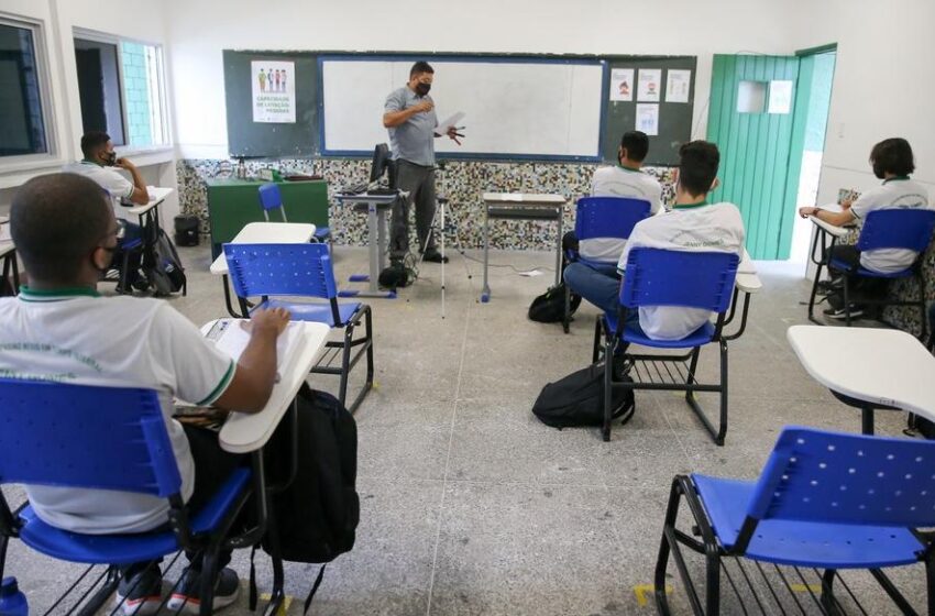  Mais de 80 prefeituras do Ceará anunciaram reajuste salarial para os professores.