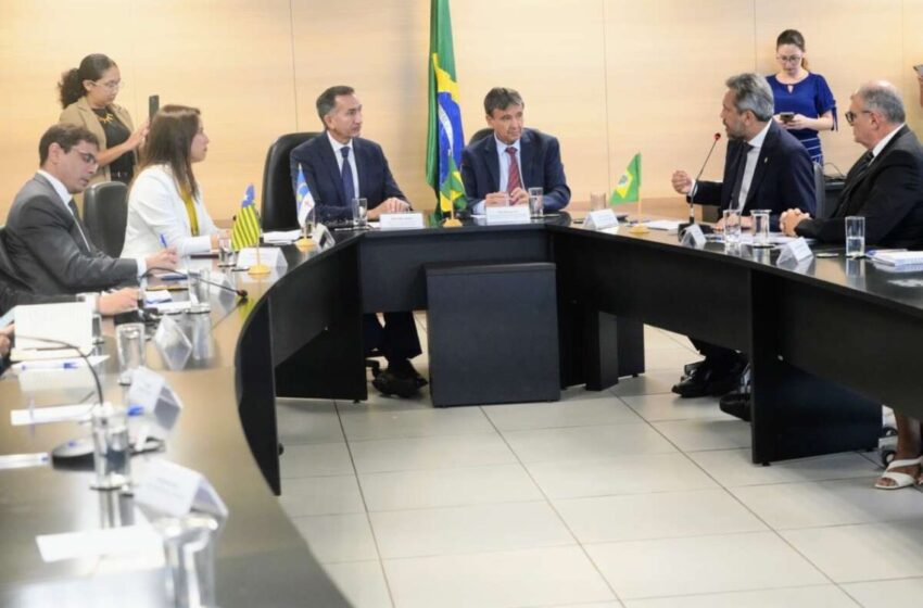  Em reunião com o Governo Federal, governadores do Nordeste articulam retomada do Projeto Transnordestina.