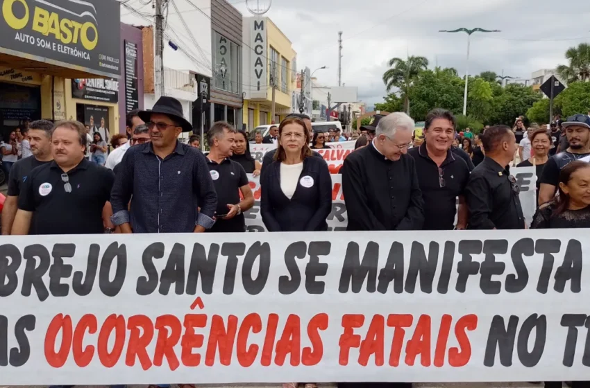 Brejo Santo: População faz Manifestação na BR 116.