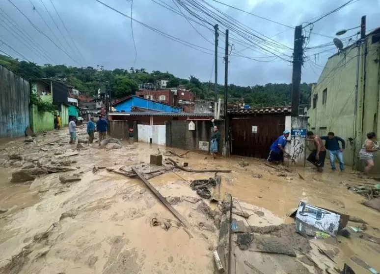  Deslizamento mata criança de 7 anos em Ubatuba; São Sebastião decreta calamidade.