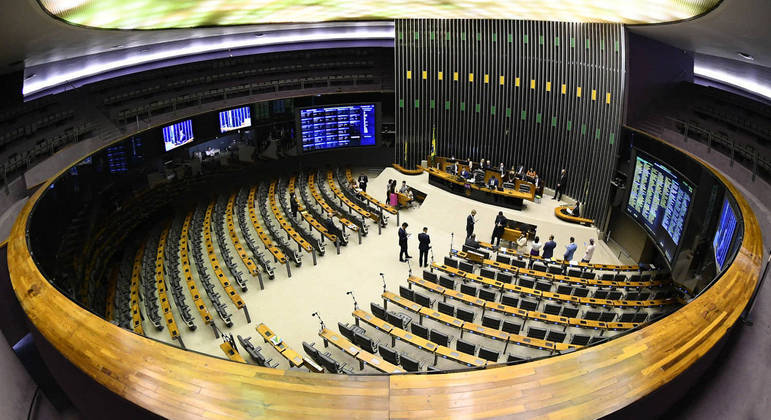  Destaques da semana: reunião de líderes na Câmara e julgamento de militares no STF.