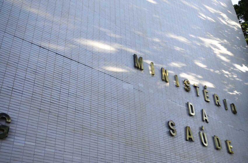  Ministério da Saúde envia remédios e insumos para litoral norte de SP.