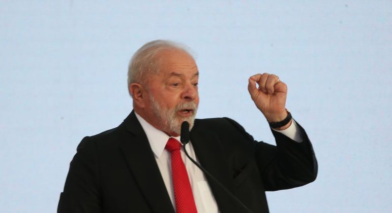  Lula intensifica agenda nos estados e faz primeira viagem para entrega de obras.