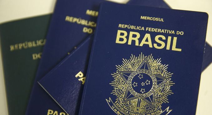  Número de passaportes expedidos no Brasil quase dobra em 2022.